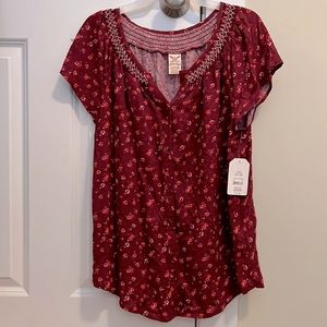 Cap sleeve berry floral top.